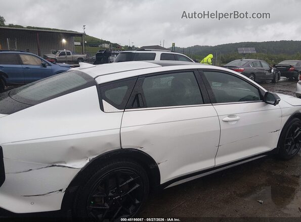 3KPFW4DC9SE070465 2025 KIA K4 White Widok z przodu