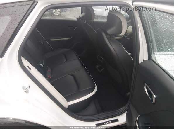 3KPFW4DC9SE070465 2025 KIA K4 White Widok naklejki z numerem VIN