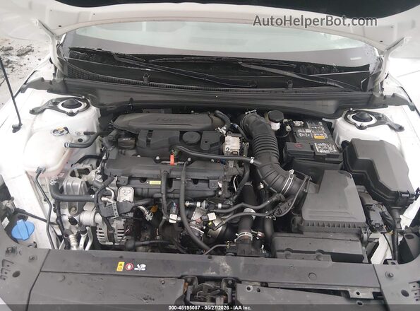 3KPFW4DC9SE070465 2025 KIA K4 White Widok z tyłu