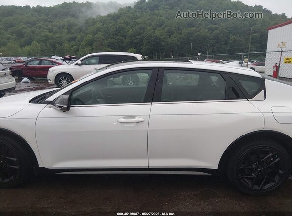 3KPFW4DC9SE070465 2025 KIA K4 White Widok wnętrza 360 stopni
