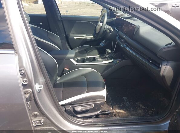 3KPFW4DE7SE157184 2025 KIA K4 Silver Սալոնի դիմացի տեսք