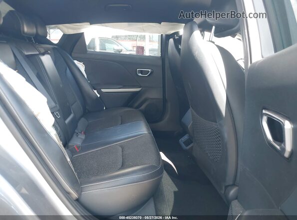 3KPFW4DEXSE043096 2025 KIA K4 Gray VIN կոդի պիտակի տեսք