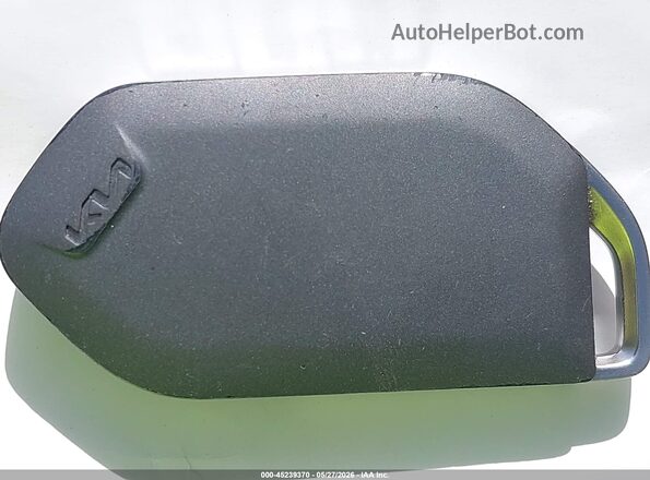 3KPFW4DEXSE043096 2025 KIA K4 Gray Առջևի վահանակի տեսք