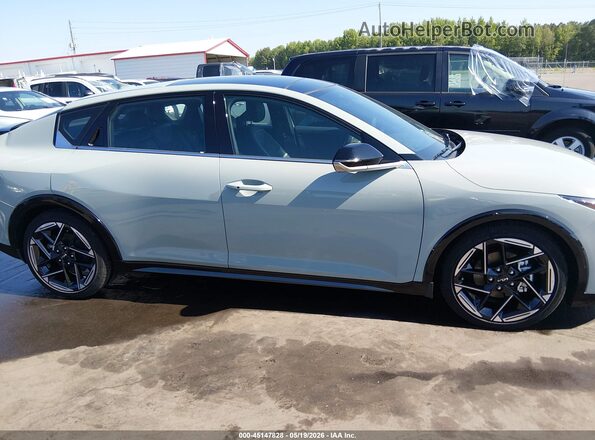 3KPFW4DEXSE100008 2025 KIA K4 Gray Սալոնի հետևի տեսք