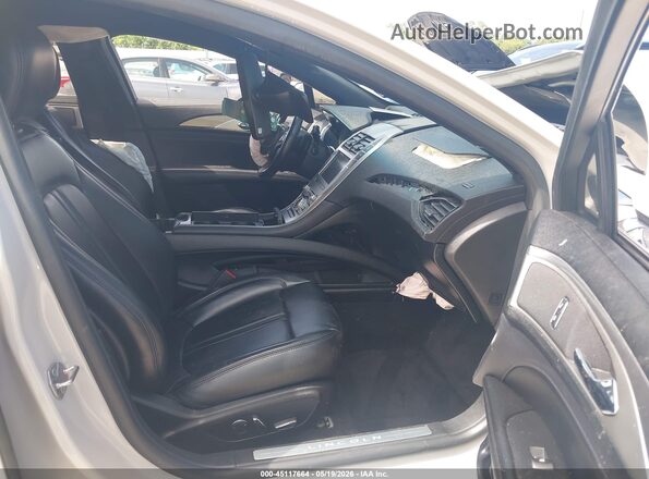 3LN6L5A93LR615489 2020 LINCOLN MKZ White Front interior view