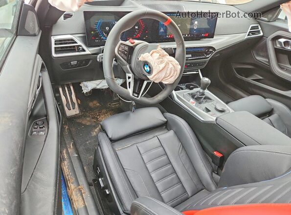 3MF23DM03T8F89229 2026 BMW M2 White Առջևի վահանակի տեսք