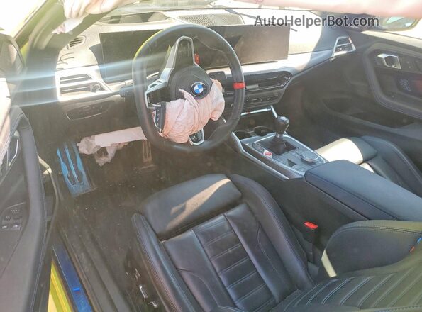 3MF23DM06S8E92394 2025 BMW M2 Зеленый Вид панели приборов