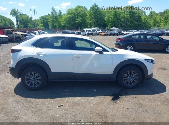 3MVDMBAM9RM668651 2024 MAZDA CX-30 White Vista interior trasera