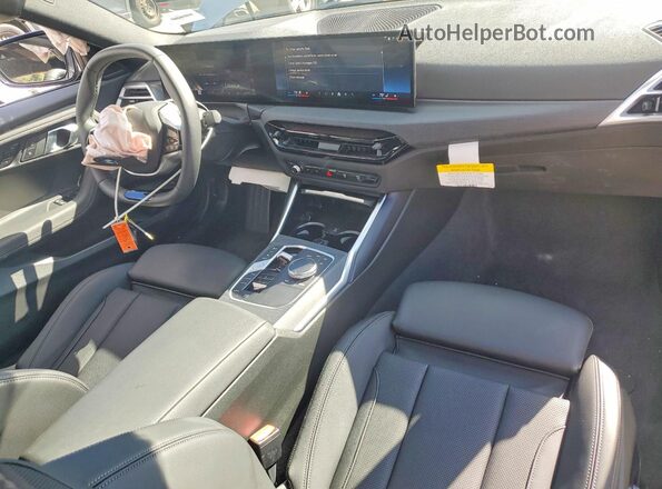 3MW23CM05S8F65958 2025 BMW 2 SERIES Silver Vista del salpicadero