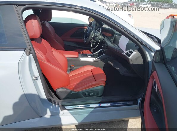 3MW33CM06S8F80795 2025 BMW 2 SERIES Gray წინა სალონის ხედი