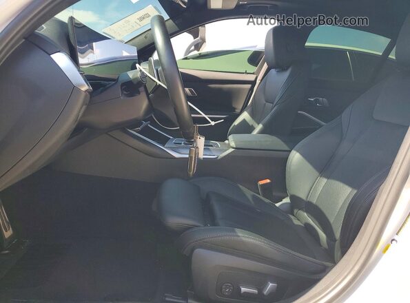 3MW49FS07P8C98017 2023 BMW M3 White Front interior view