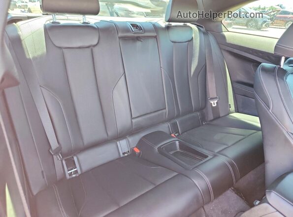 3MW53CM08N8C38780 2022 BMW M2 White უკანა სავარძლების ხედი