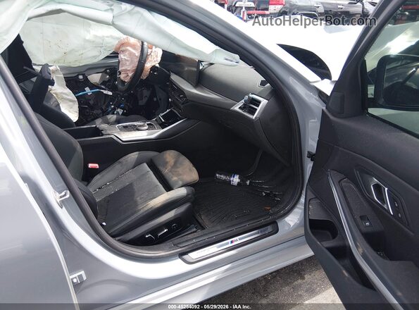 3MW69CW07S8F10487 2025 BMW 7 SERIES Gray Front interior view