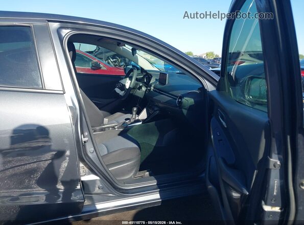 3MYDLBYV0HY155798 2017 TOYOTA YARIS IA Gray Вид салону спереду