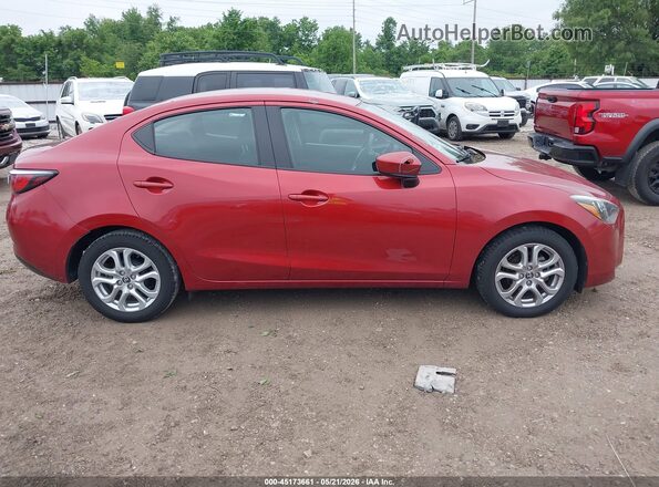 3MYDLBYV0HY185254 2017 TOYOTA YARIS IA Red Սալոնի հետևի տեսք