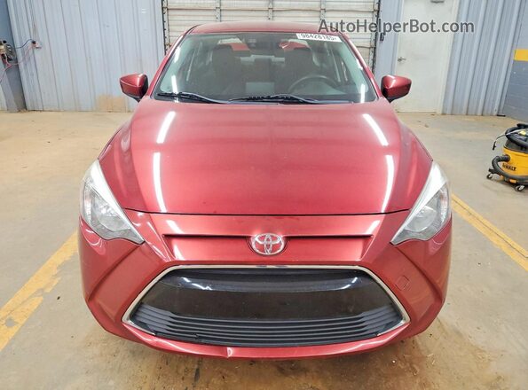 3MYDLBYV0JY302174 2018 TOYOTA YARIS Red Вид спереду