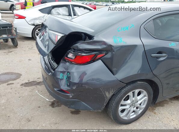 3MYDLBYV0JY324689 2018 TOYOTA YARIS IA Gray Դիմացի տեսք