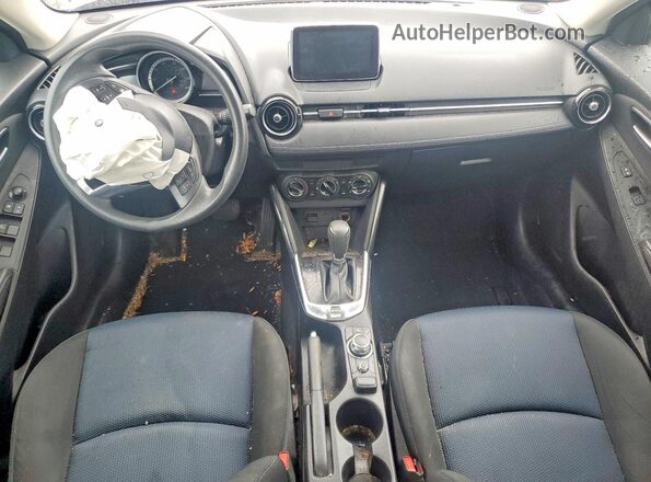 3MYDLBYV0JY327821 2018 TOYOTA YARIS Silver Widok deski rozdzielczej
