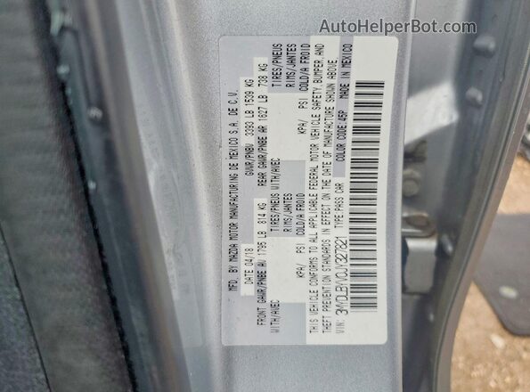3MYDLBYV0JY327821 2018 TOYOTA YARIS Silver Widok komory silnika