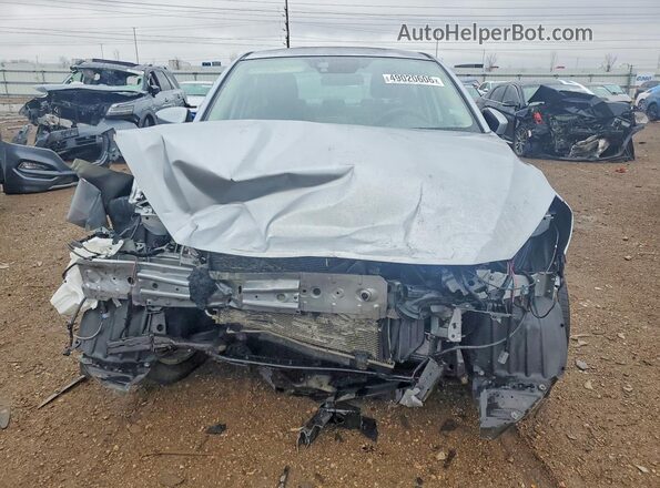 3MYDLBYV0JY327821 2018 TOYOTA YARIS Silver Widok z przodu
