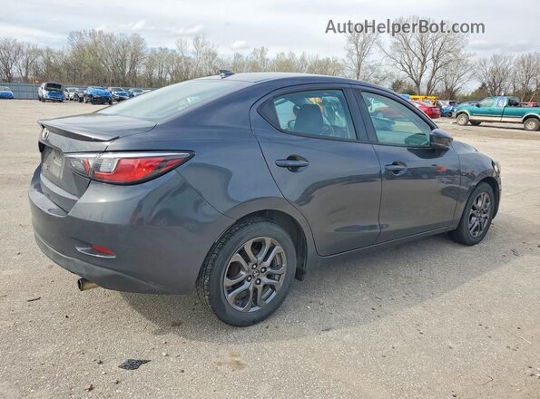3MYDLBYV0KY509780 2019 TOYOTA YARIS Серый Задняя правая четверть