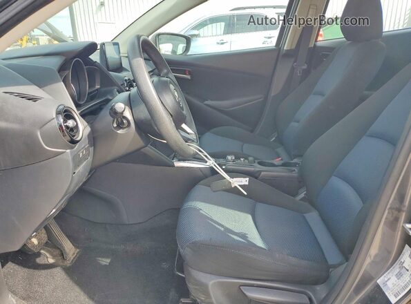 3MYDLBYV0KY509780 2019 TOYOTA YARIS Серый Вид салона спереди