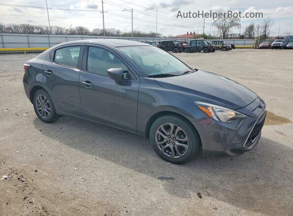 3MYDLBYV0KY509780 2019 TOYOTA YARIS Серый Передняя правая четверть