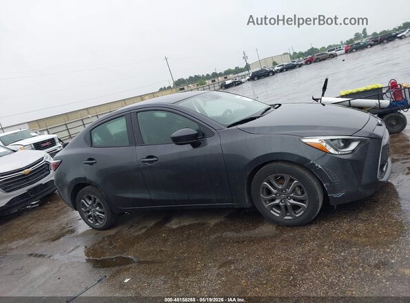 3MYDLBYV1KY513496 2019 TOYOTA YARIS Gray Вид задньої частини салону