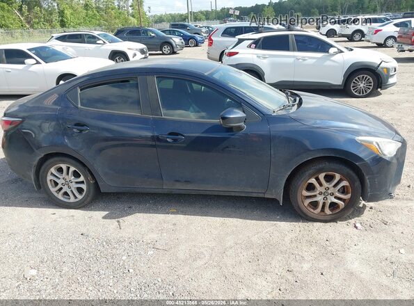 3MYDLBYV2HY151297 2017 TOYOTA YARIS IA Blue Вид задньої частини салону
