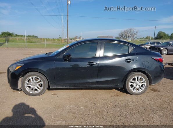 3MYDLBYV2HY195154 2017 TOYOTA YARIS IA Black Панорамний вид салону 360°