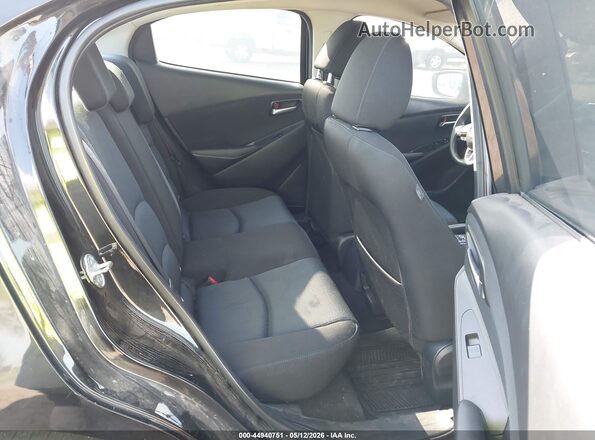 3MYDLBYV2HY195154 2017 TOYOTA YARIS IA Black Вид наклейки з VIN-кодом