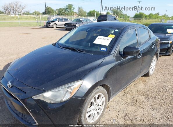 3MYDLBYV2HY195154 2017 TOYOTA YARIS IA Black Вид спереду