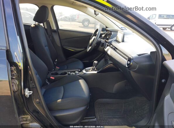 3MYDLBYV2HY195154 2017 TOYOTA YARIS IA Black Вид салону спереду
