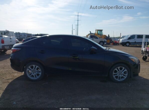 3MYDLBYV2HY195154 2017 TOYOTA YARIS IA Black Вид задньої частини салону