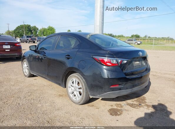 3MYDLBYV2HY195154 2017 TOYOTA YARIS IA Black Задня ліва чверть