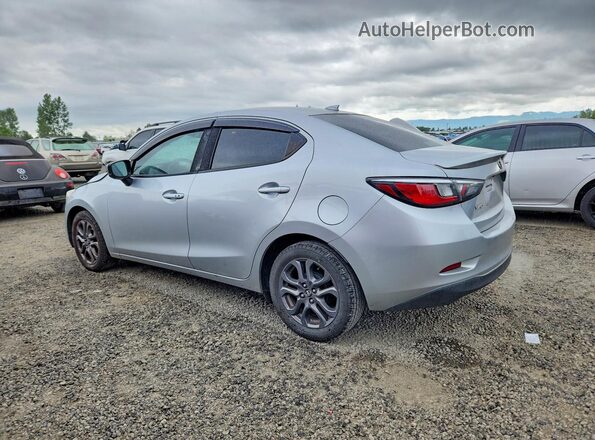 3MYDLBYV2KY517539 2019 TOYOTA YARIS Silver 