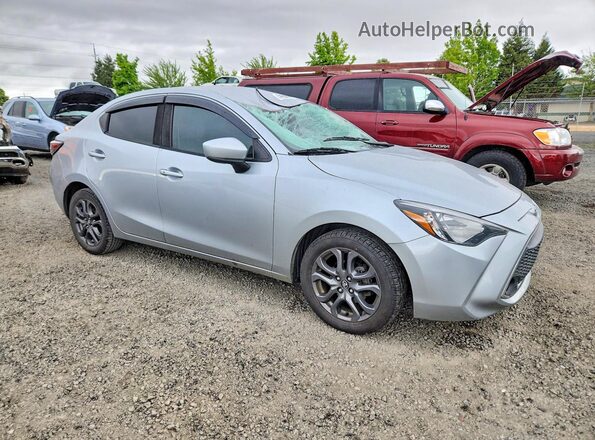 3MYDLBYV2KY517539 2019 TOYOTA YARIS Silver 