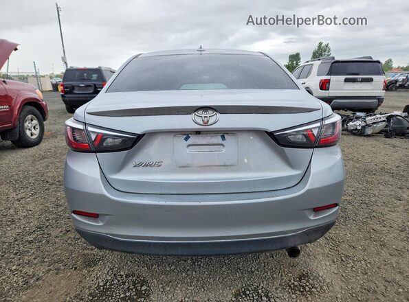 3MYDLBYV2KY517539 2019 TOYOTA YARIS Silver 