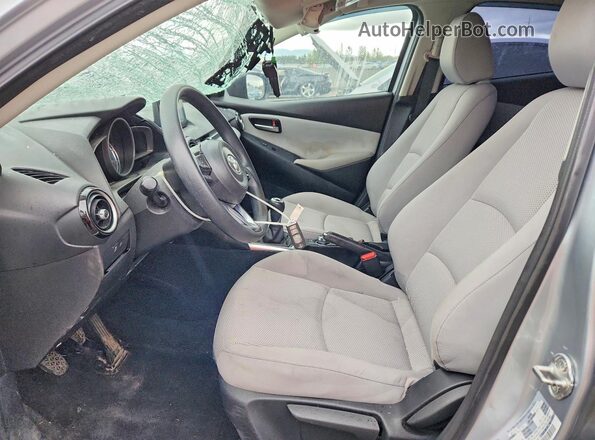 3MYDLBYV2KY517539 2019 TOYOTA YARIS Silver 