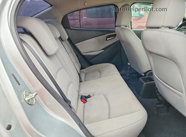 3MYDLBYV2KY517539 2019 TOYOTA YARIS Silver 