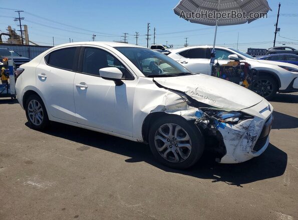 3MYDLBYV3HY154919 2017 TOYOTA YARIS White Front right