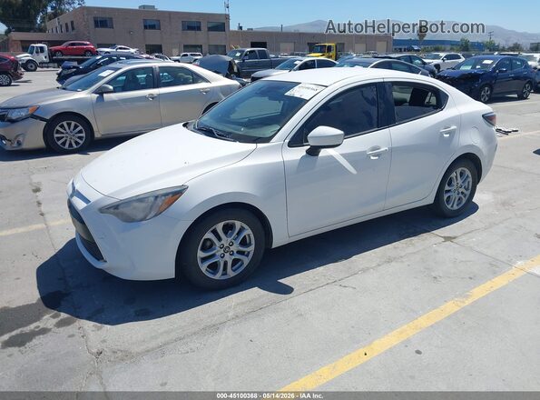 3MYDLBYV3HY180534 2017 TOYOTA YARIS IA White Przód lewy