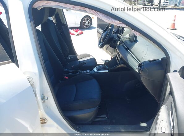 3MYDLBYV3HY180534 2017 TOYOTA YARIS IA White Widok wnętrza z przodu