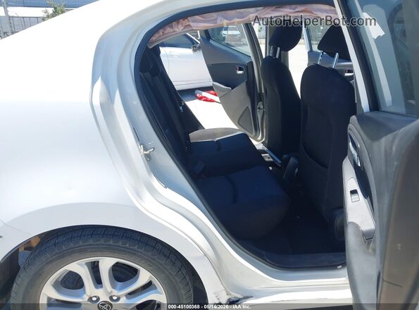3MYDLBYV3HY180534 2017 TOYOTA YARIS IA White Widok naklejki z numerem VIN