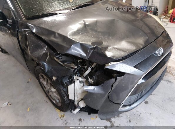 3MYDLBYV3HY185622 2017 TOYOTA YARIS IA Gray Դիմացի տեսք