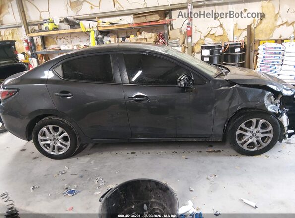 3MYDLBYV3HY185622 2017 TOYOTA YARIS IA Gray Սալոնի հետևի տեսք