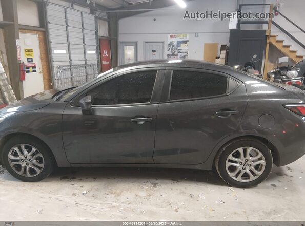 3MYDLBYV3HY185622 2017 TOYOTA YARIS IA Gray Սալոնի 360 աստիճան տեսք