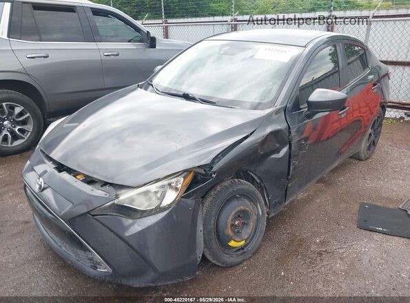 3MYDLBYV4HY175245 2017 TOYOTA YARIS IA Gray Vista tres cuartos delantera izquierda