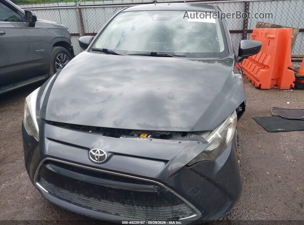 3MYDLBYV4HY175245 2017 TOYOTA YARIS IA Gray Vista interior trasera
