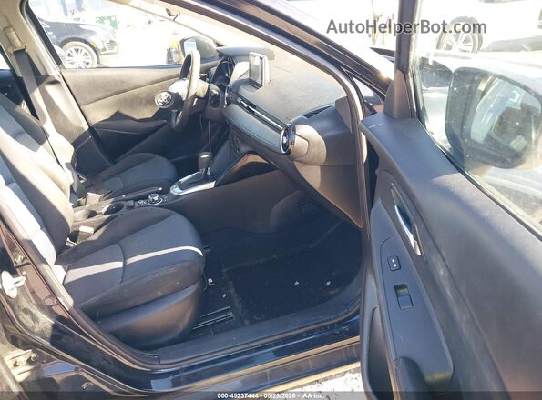 3MYDLBYV4HY188822 2017 TOYOTA YARIS IA Black Вид салону спереду